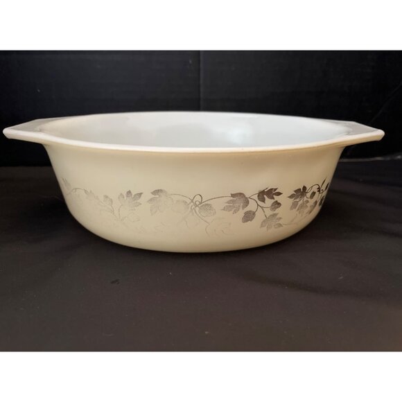Vintage Pyrex Golden Acorn 1 1/2Qt 1960’s Casserole Baking Dish no.43 - Picture 3 of 7